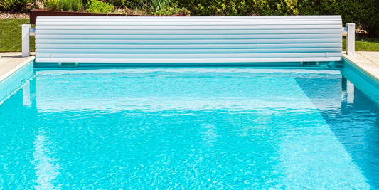 Warum sollte man den Pool abdecken? Einfach erklärt