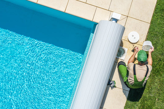 Pool-Zubehör im Überblick: Welches Equipment brauchen Sie wirklich für Ihren Pool?