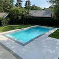 Scandi-Roc Maranello – Keramik-Poolrand am Gartenpool, Anwendungsbeispiel; Pool und Terrasse nicht enthalten