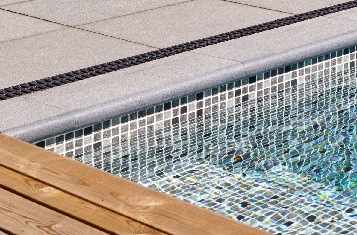 Scandi-Roc Napoli in Mountain Grey – Kanten- und Oberflächendetail, Anwendungsbeispiel
